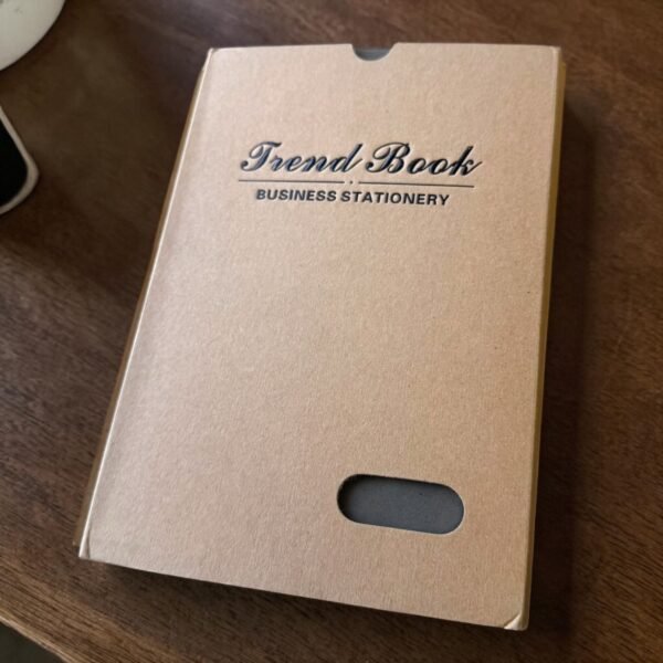 نوت بوك بجوانب ذهبيه