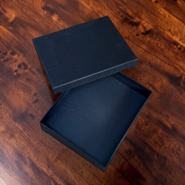 Box – 25 × 30 × 7 cm